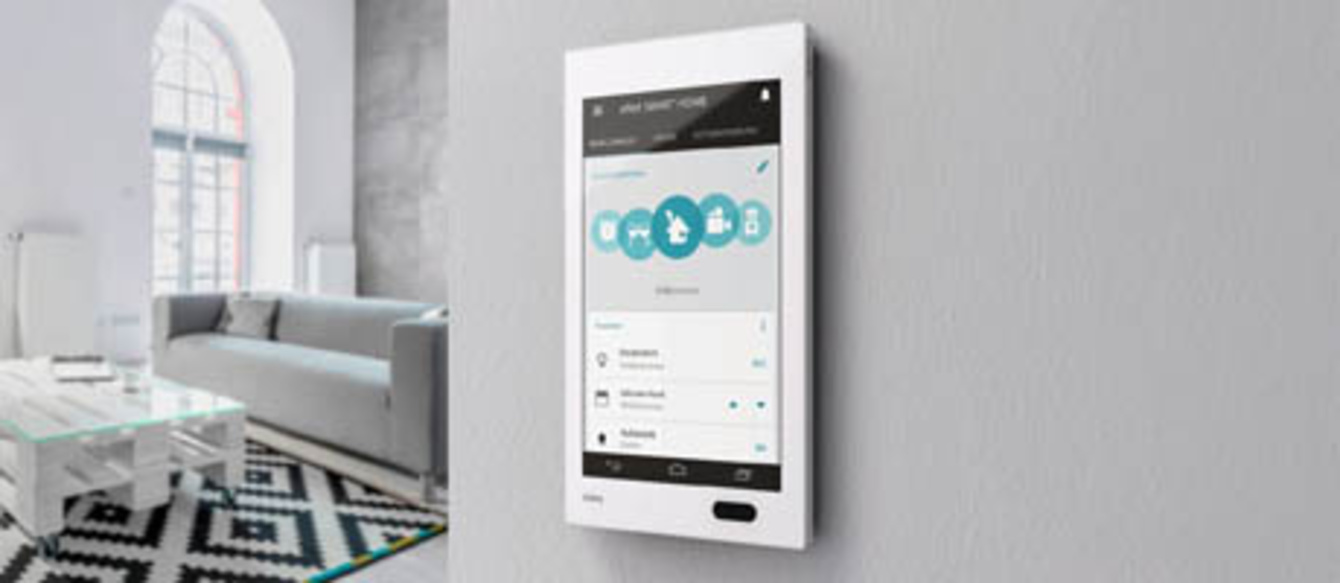 Bedienzentrale Gira G1 bei EEZ Energie- & Elektro Zentrum GmbH & Co. KG in Hemau